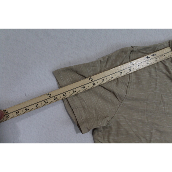 Under armour Women Tan Tee Shirt Fitted Runnning Size XL - Picture 6 of 8